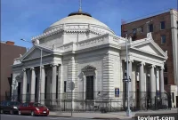 Williamsburg’da Kilise Olan Banka, Papazın Direnişine Rağmen Tescillendi