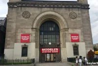 Art Deco Bank in Crown Heights Puts on its Game Face for Modell’s
