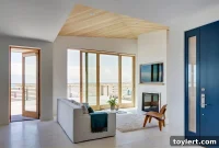 Queens Oceanfront Unveils Storm-Proof Family Haven with Panoramic Views