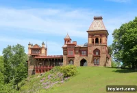 Explore Artisan Treasures at Olana’s Scenic Summer Market