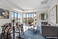 Prime LIC Living: 2BR/2BA Condo, Expansive Views, Rooftop Entertainment
