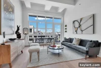 Hunters Point 2-Bedroom Oasis: Parking, Modern Luxuries, 1.23M