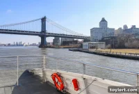 Broker Fee Ban: Tenants Cheer, Industry Sues