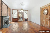 Historic Charm, Modern Savings: No-Fee Vinegar Hill 2-Bedroom, Mantels, Garden $2600