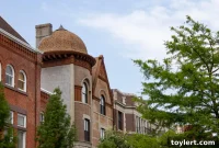 The Vaccine Divide: Williamsburg’s Persistent Lag