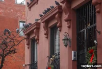 Coney Island’s Ousted ‘Mayor’ Returns to Talks