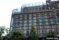 Apartment Facade Rises on Williamsburg’s BQE Frontage, Replacing Suburban Bank