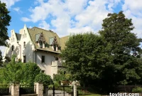 Today’s Featured Building: 122 76th Street