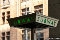 New Murals Under the BQE Roll Out the Welcome Mat for Brooklyn Bridge Park Visitors