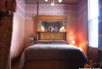 Picture Perfect Walls: The Unpasted Wallpaper Challenge