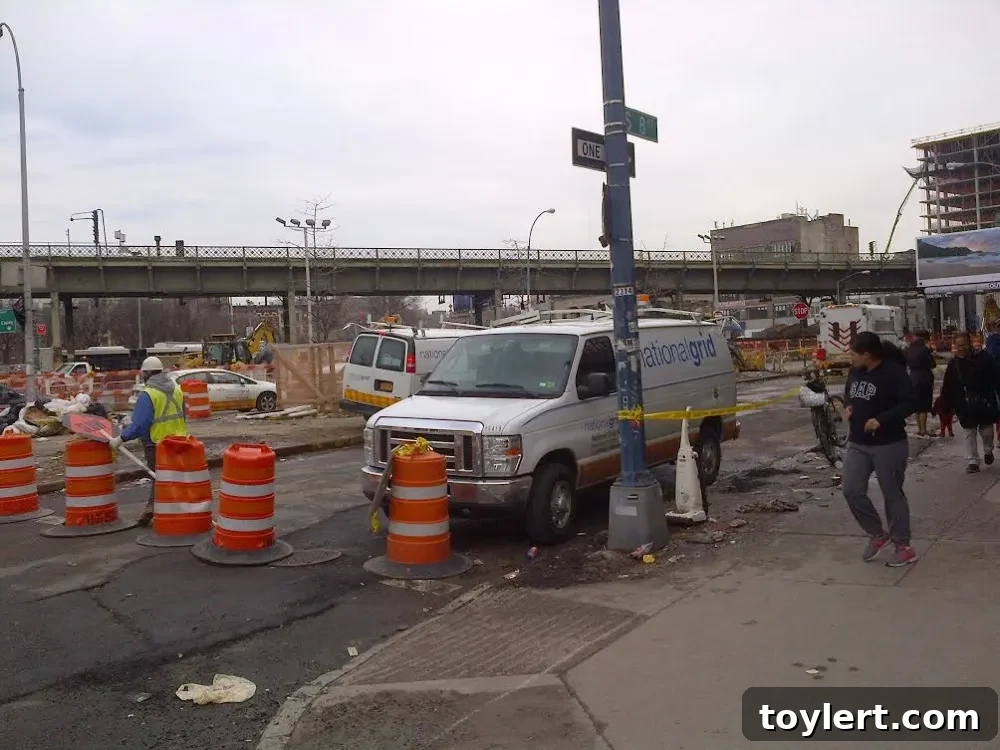 South Williamsburg Block Evacuated After Broadway Gas Main Rupture 2 Gas Main Break on Broadway in Williamsburg, Emergency Evacuation