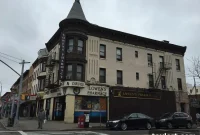 Pint-sized Pup Bites Equine Giant