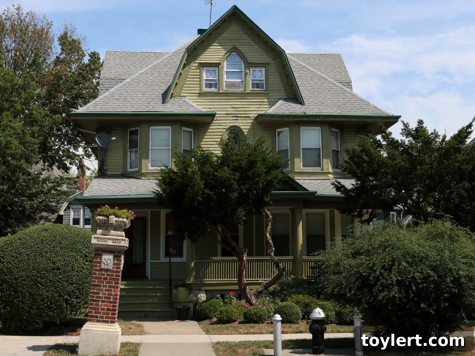 Prospect Park South Gateways of Grandeur 2 gatepost-brooklyn-history-street-sign-flatbush-prospect-park-south