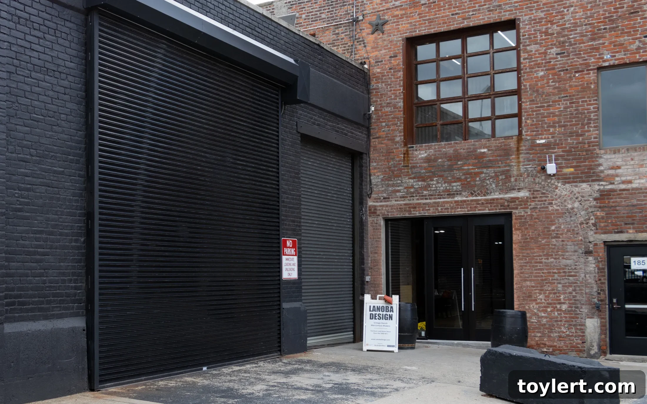 brick buidling with sandwich board sign